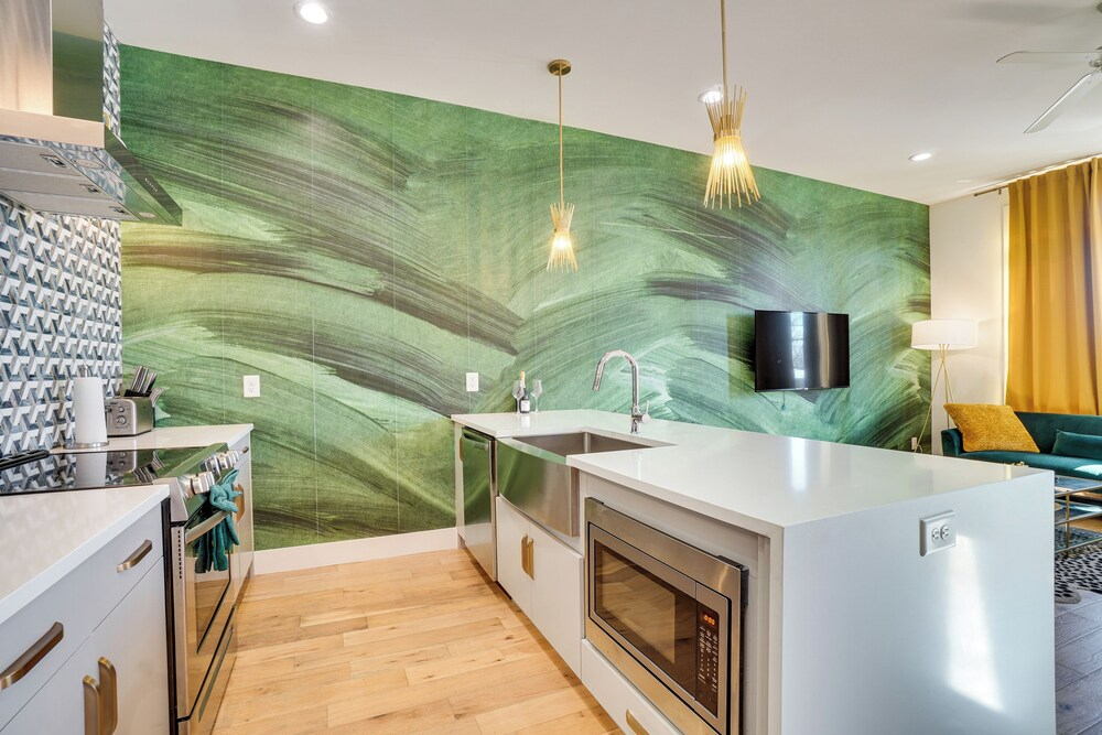 2 Mi to Broadway! Upscale Townhome in Nashville