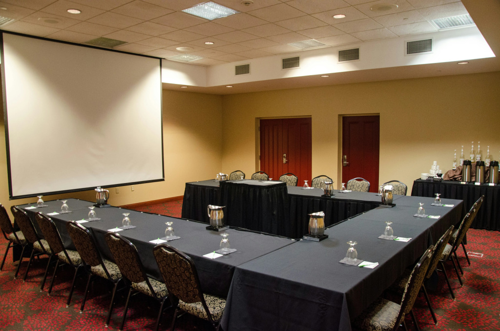 Holiday Inn Hotel Pewaukee-Milwaukee West by IHG