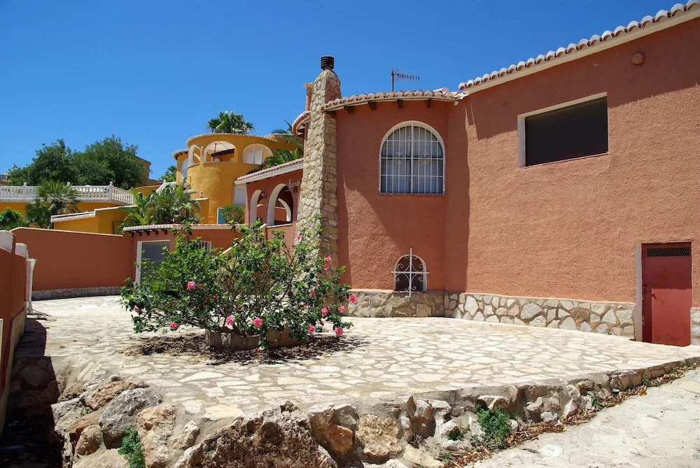 Villa June