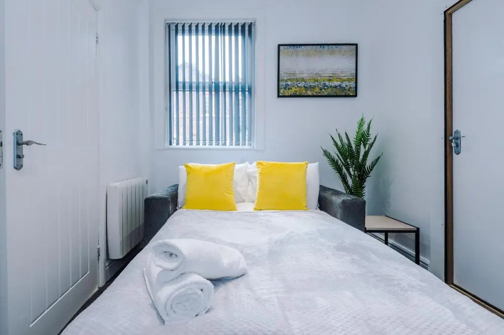 Studio Two, Clarendon Apartments