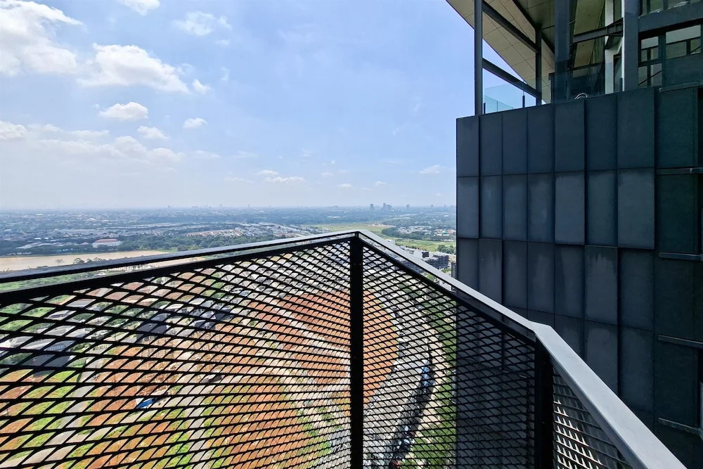 Splendid 1Br At Carstensz Residence