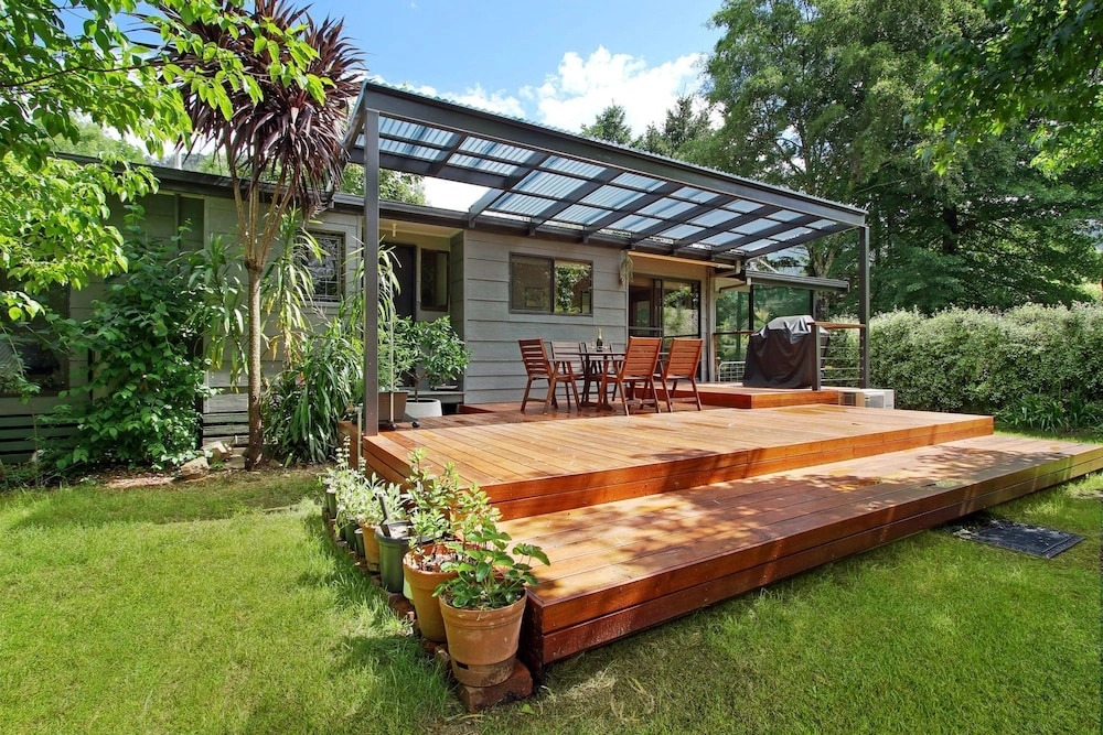 Rail Trail Cottage - BRIGHT