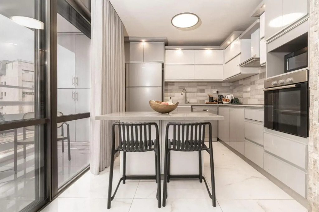 Renovated 2 BR with 2 BTH front Mamilla Mall