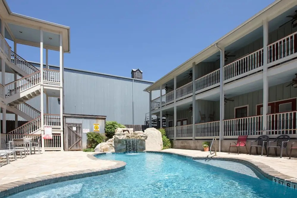 Parker River Haus Vg106 3 Bedroom Condo by RedAwning