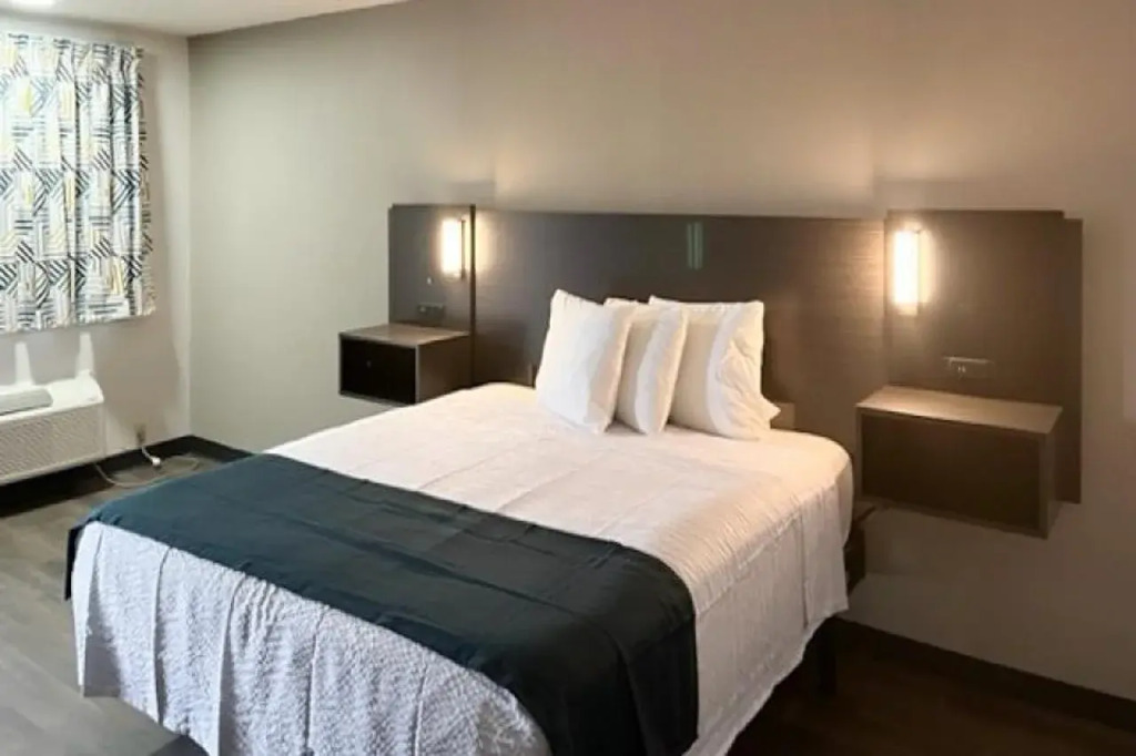 Motel 6 Sandersville, GA