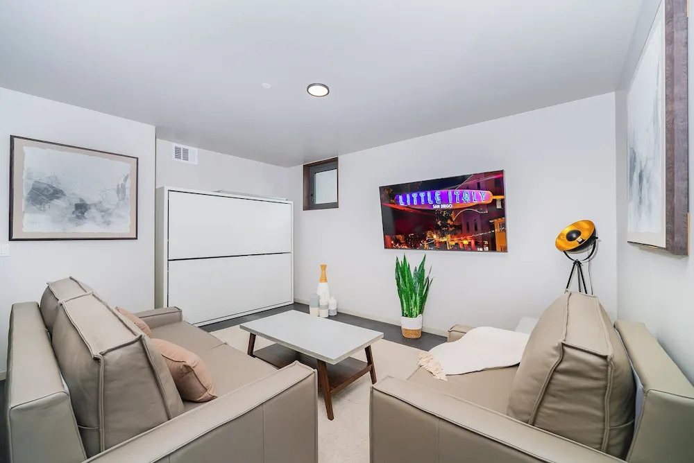 City24 Condo Hotel Little Italy Mission Hills