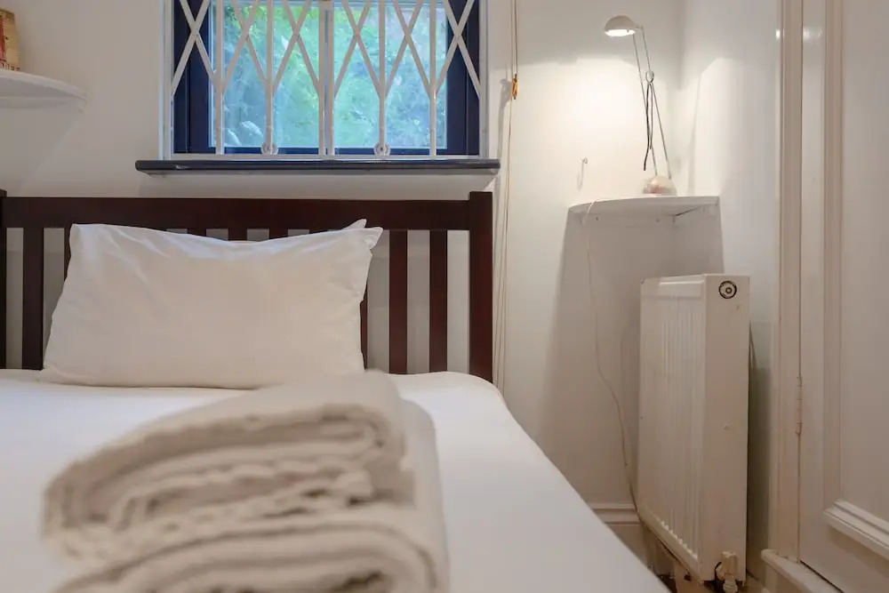 2 Bedroom Apartment With Garden in Chelsea