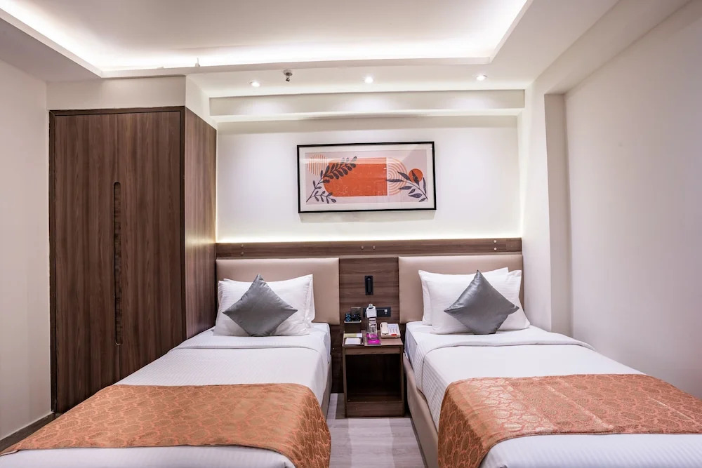 Regenta Inn Gurugram Sec-47 City Center