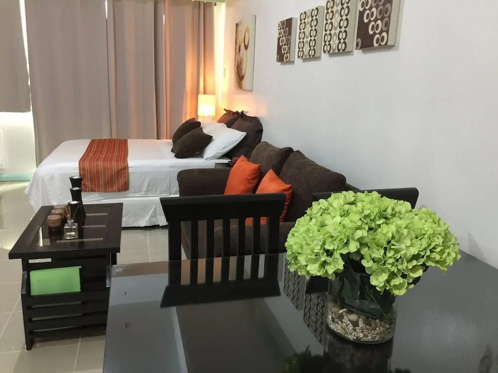 Robinsons Studio W Balcony-rpr08