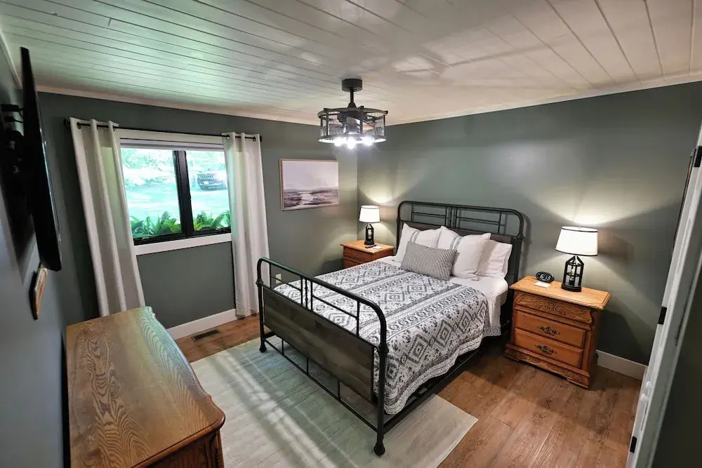 Modern Lakehouse Retreat on Lake Namakagon With Private Hot Tub