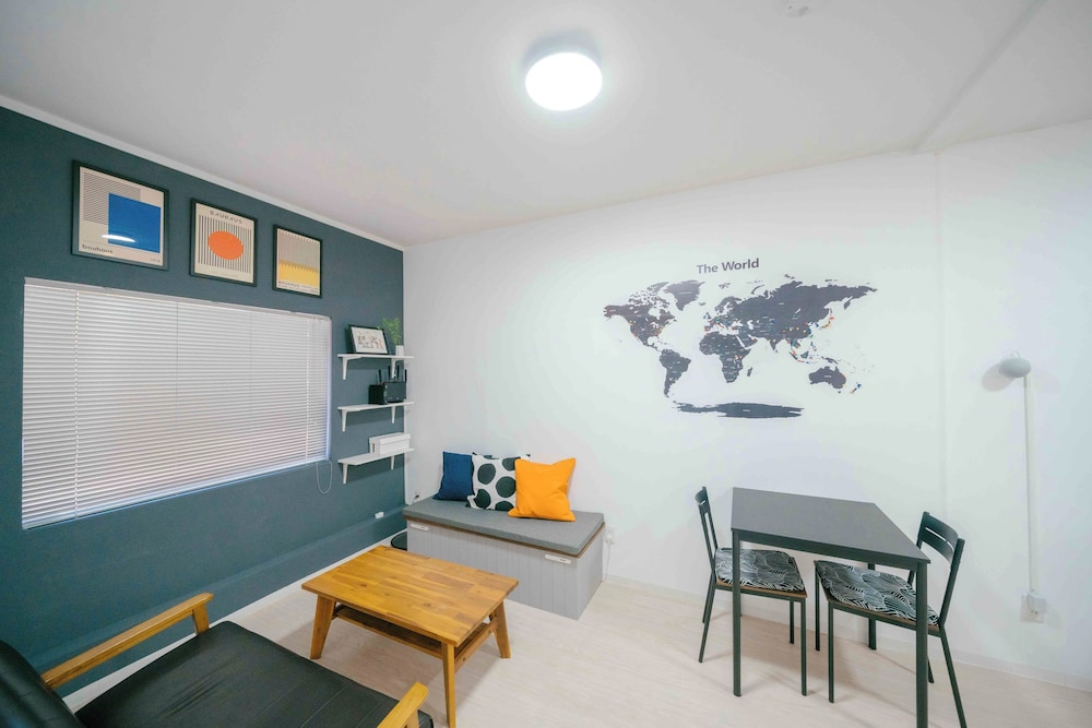 TRANSIT HOSTEL Cafe and Bar