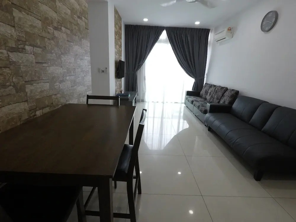 3R2B Seaview Condo