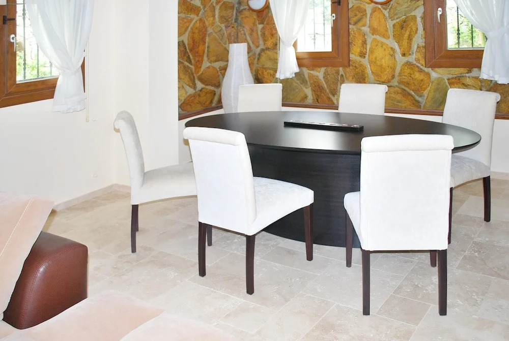 House With 4 Bedrooms in Kuşadası, With Private Pool and Enclosed Garden - 2 km From the Beach