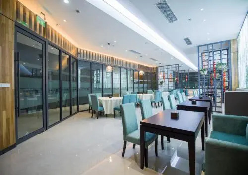 Book & Life Hotel