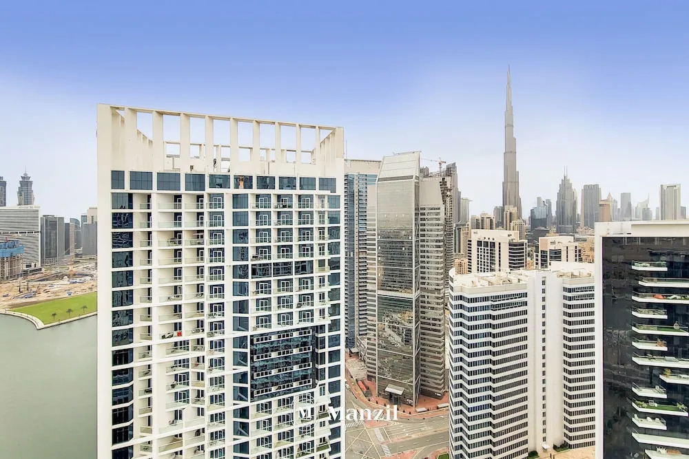 Manzil - 1BR in Business Bay w Burj & Canal Views