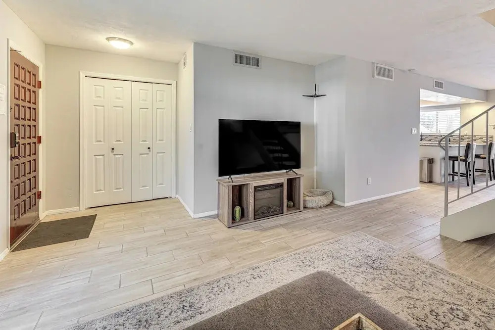 Unit 1 Mi to Old Town Scottsdale! Bring Your Pets