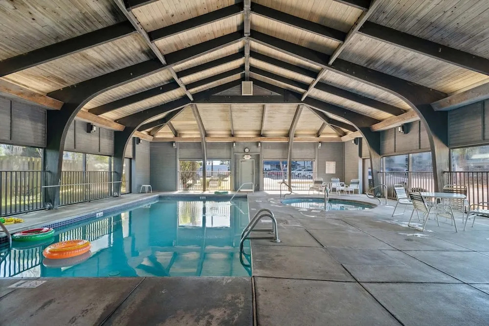 Windward Pointe 305 3rd Floor Beachfront Pool