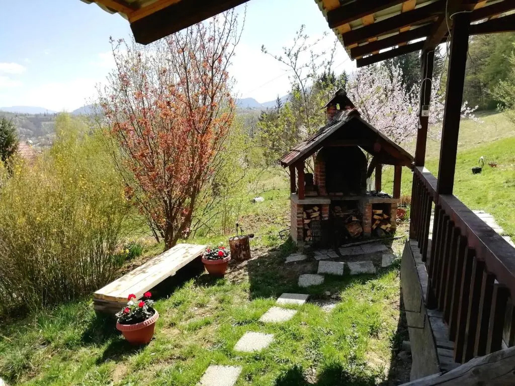 Casa De Sub Padure