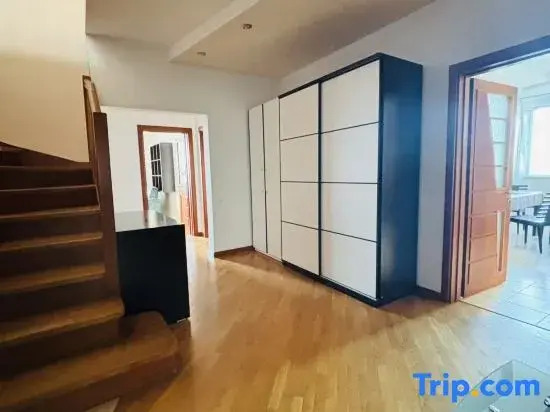 Rujia Apartment