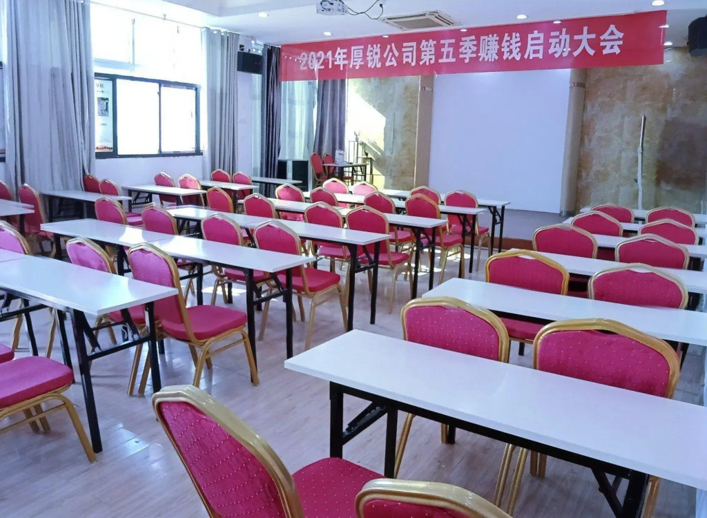 Jiuchongtian Hotel (Central Square Pedestrian Street)