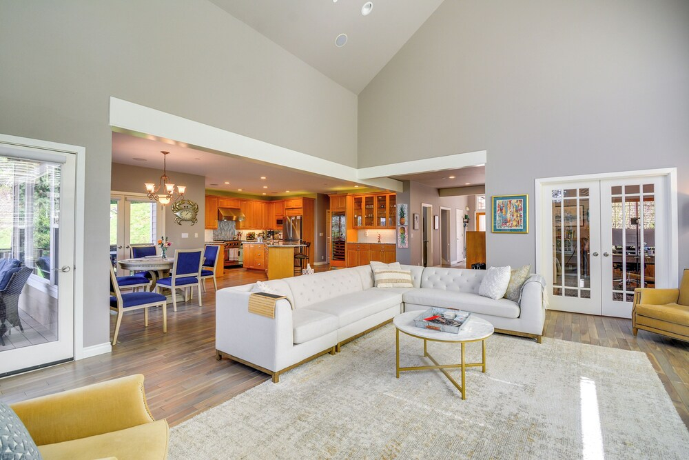 Premier Gig Harbor Home! Views, Spa & Billiards