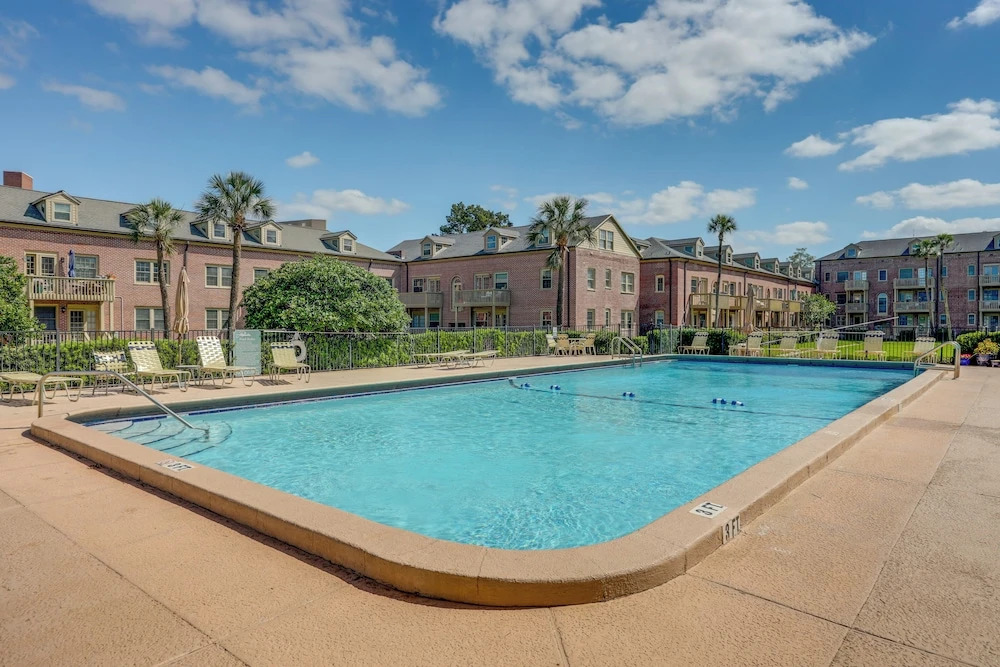 Poolside Fun! Waterfront Gem Near San Marco Square
