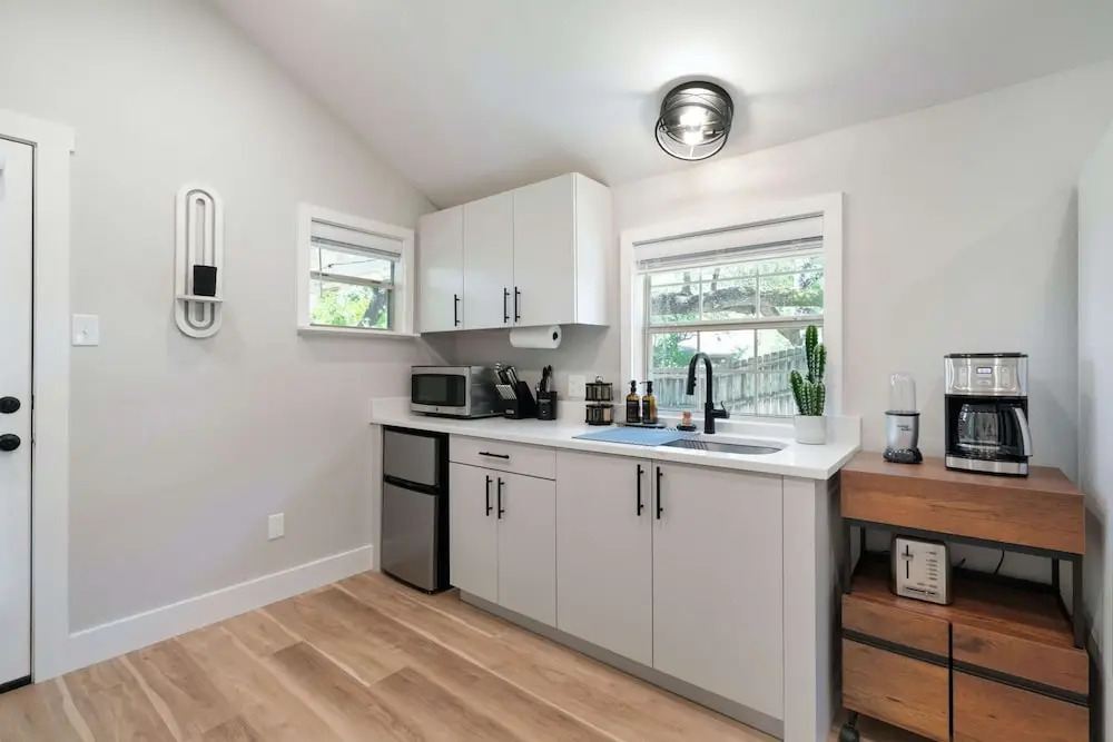 Chic Studio Walkable to Soco!