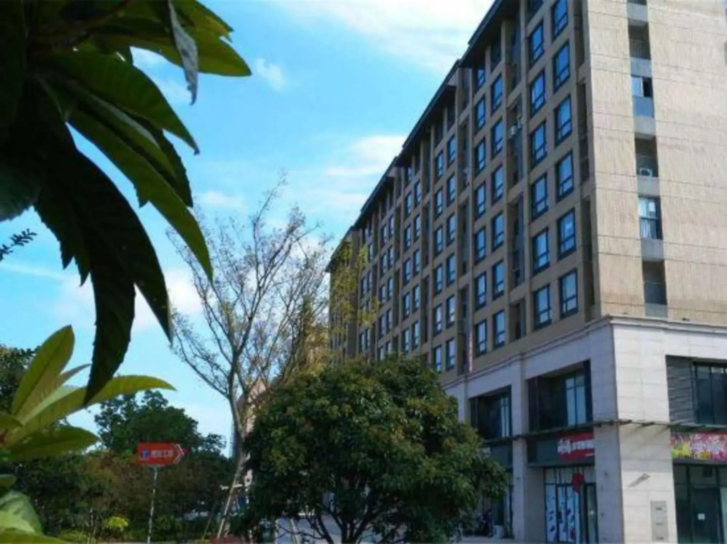 Lakefront Hotel