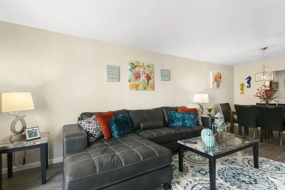 2 Bedroom 2Bath Deluxe Apt with Patio