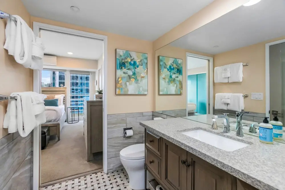 Newmark Bayview Luxury Suite