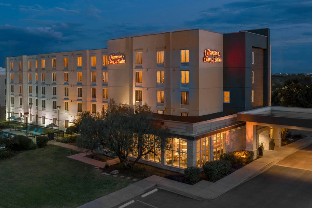 Hampton Inn & Suites-Austin Airport