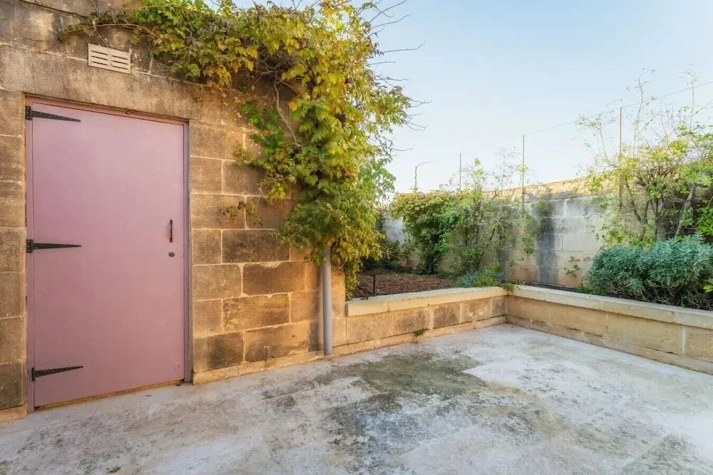 San Lawrenz Farmhouse Rustic Retreat With Pool