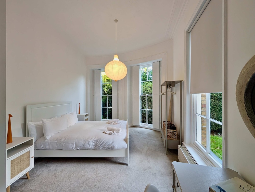 Elegant 2-bed Flat in Shenfield