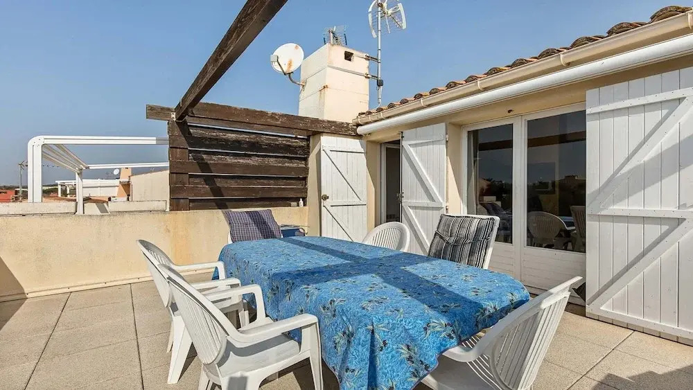 Seaside Family Apartment in Agde