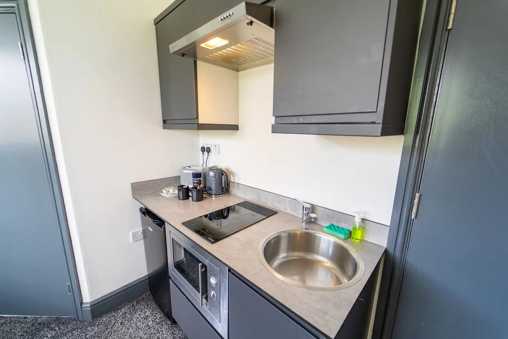 76 Bournbrook Road Equipped Studios Near QE