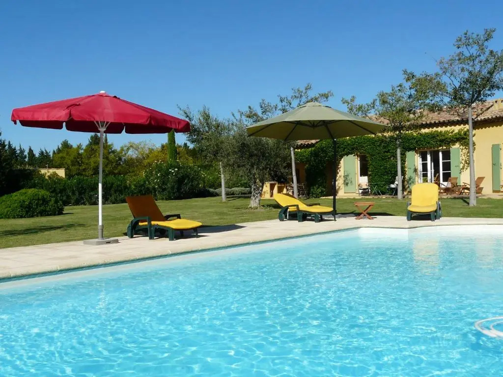 nice family vacation house with heated swimming pool, in mouries, alpilles areas 10 persons
