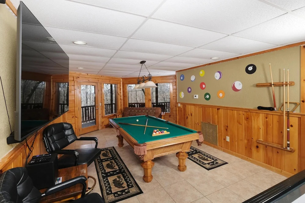 Smoky Treehouse Lodge #614