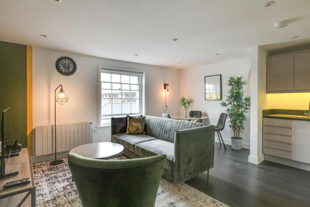 Beautiful Chelmsford Apartment - Free Parking