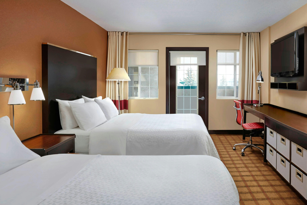 Four Points by Sheraton Hotel & Suites Calgary West