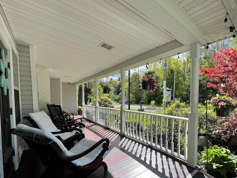 The Frogtown Inn And 6 Acres Restaurant