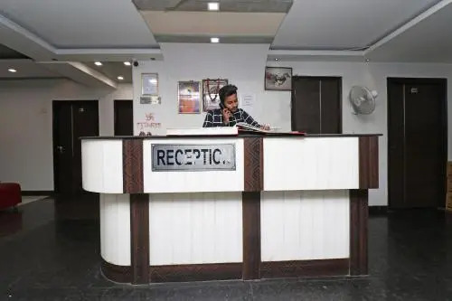 OYO Premium Swaroop Nagar