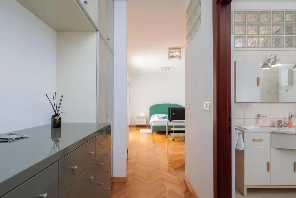 Seaside Apartment Gold 1row