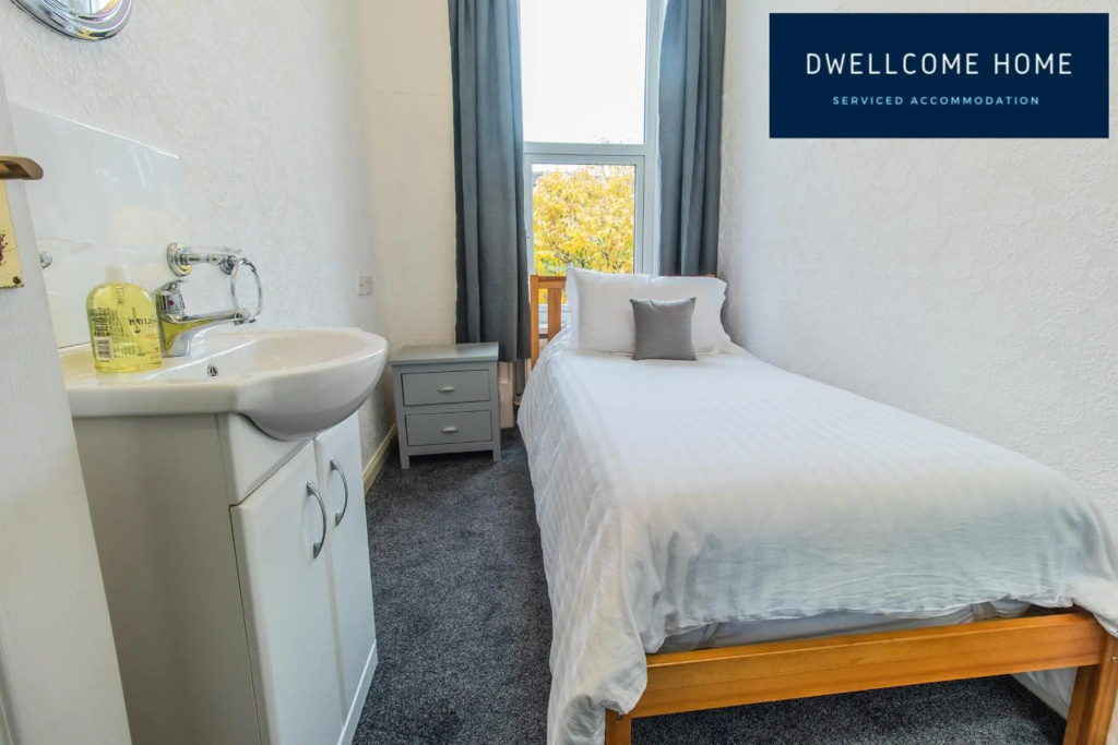 Find "DWELLCOME HOME Ltd" site for 10oo10 assurance from our past guests - HUGE 8 Ensuite Bedroom Townhouse, Fully equipped kitchen & dining room, lounge, 200Mbps broadband, Free Parking, Ideal Contractor & Family Groups, ample free street parking