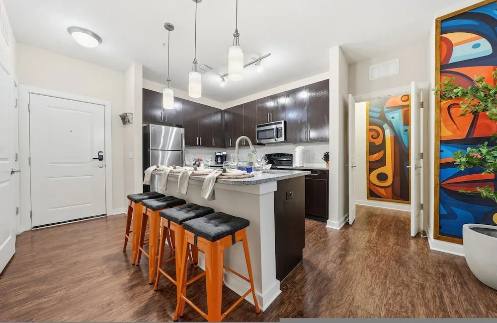 Stylish 2BR w Pool Pet-friendly Unit 13