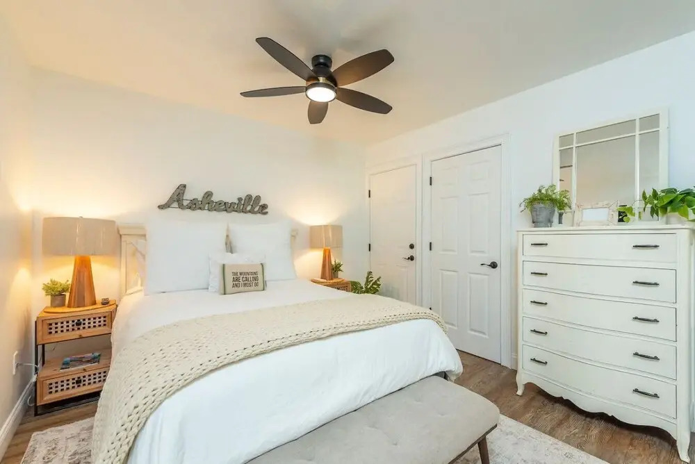 Pet Friendly Studio Near Biltmore w Espresso bar