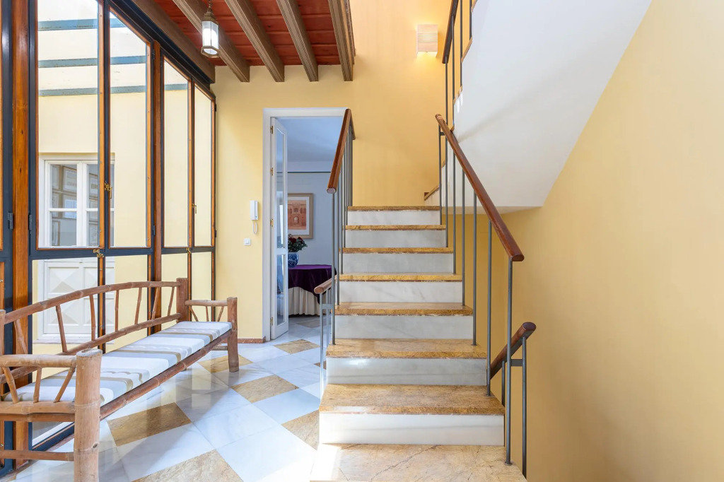 Traditional Sevillian House 6 BD and private terrace. Campamento