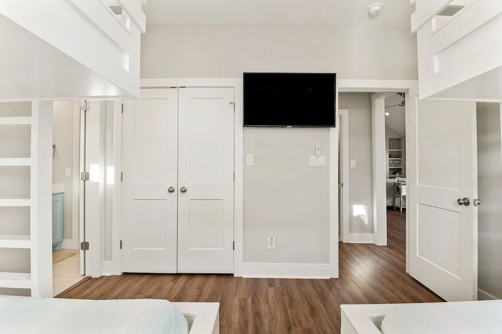 Stay Awhile 4 Bedroom Home by RedAwning