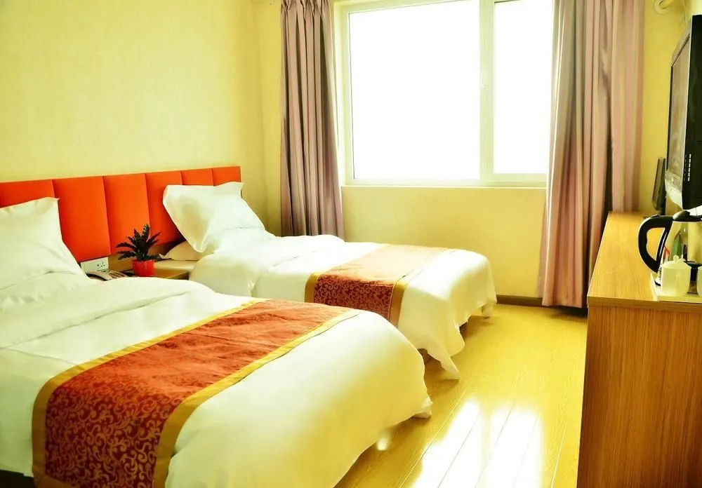 Yiju Business Hotel