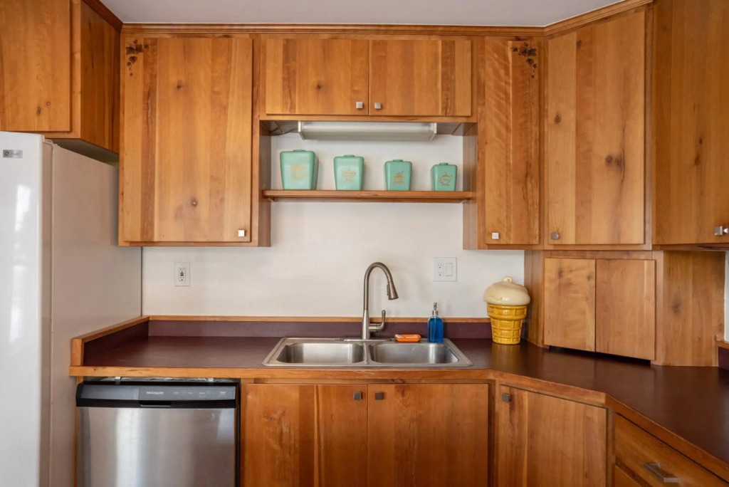 Colorful BIG Bear Home 5br 2ba-Epic Art!