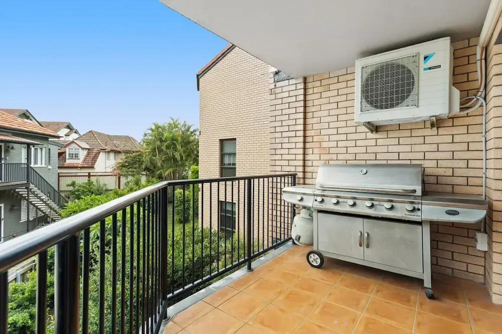 Charming 2-bed Apartment With City Views